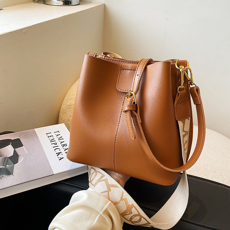 Women's Wide Shoulder Bag