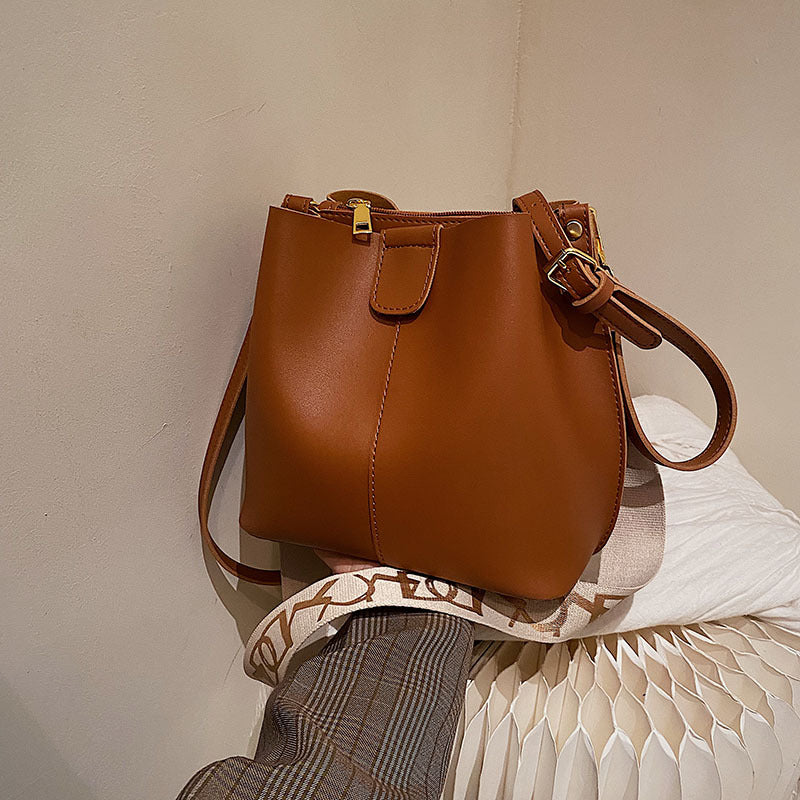 Women's Wide Shoulder Bag