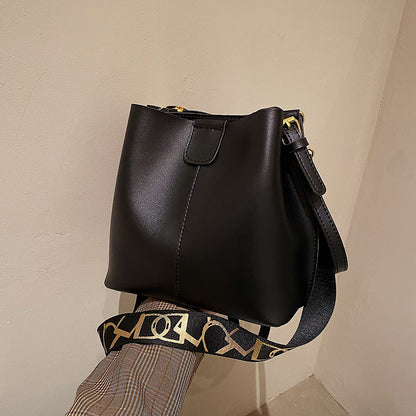 Women's Wide Shoulder Bag